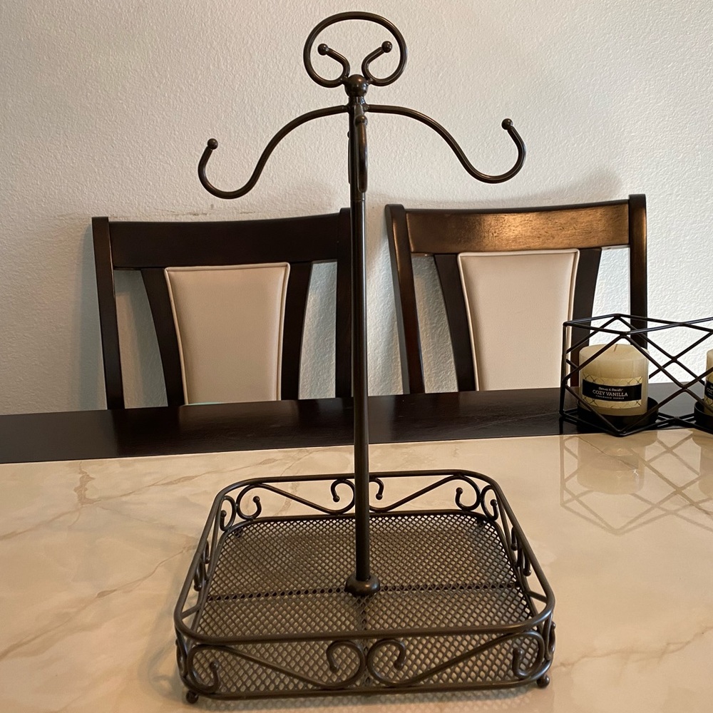 Brand new princess house cup holder/stand